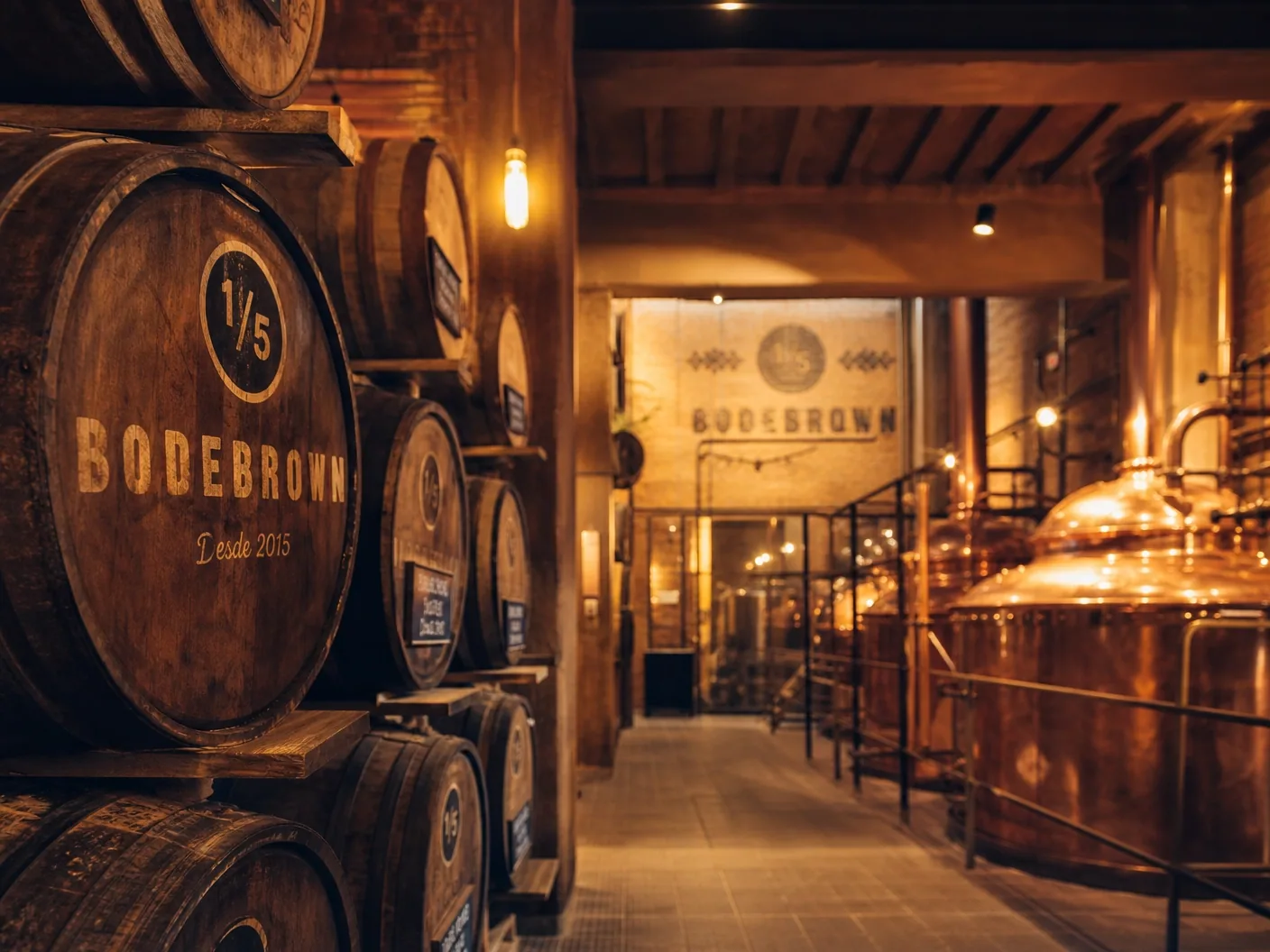 Cervejaria artesanal em ambiente interno
